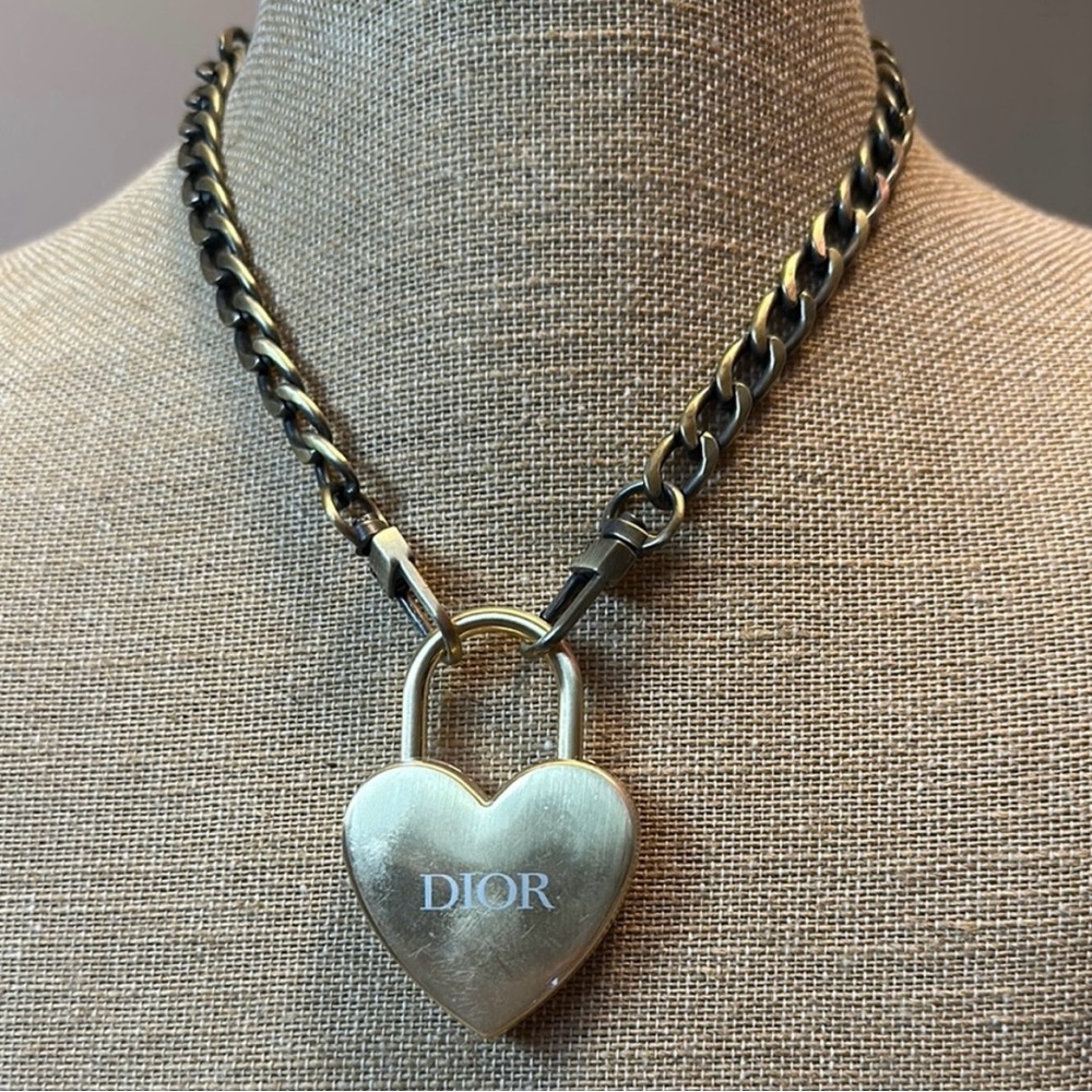 Dior Gold Heart Key Holder - Picture 3 of 6
